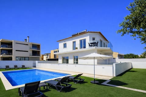 Anúncio popular: Hibisco 1 | Shared Pool | 8 Guests | Albufeira em Ferreiras
