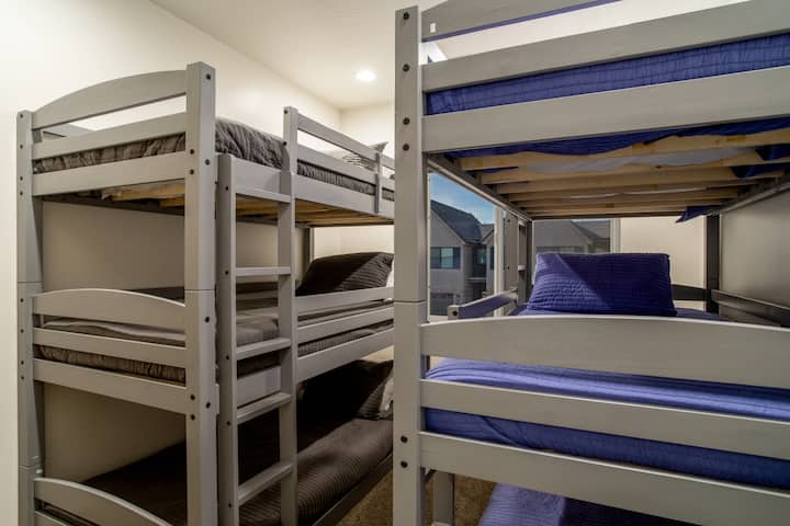 Chumba cha 3 cha kulala/ Chumba cha ghorofa