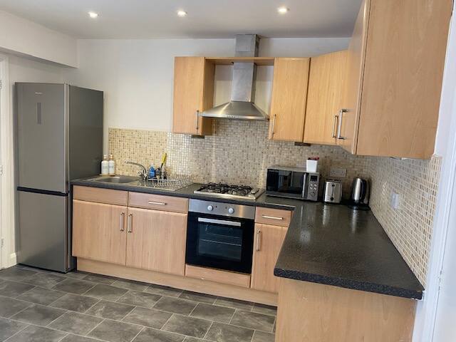 Home Sleeps5-Netflix-Parkg-Near City center/Etihad gallery image 4