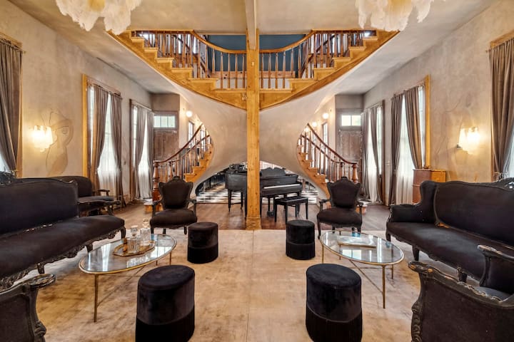 Opulent Art Deco Villa w Pool & Hot Tub 5bd|6.5ba gallery image 4