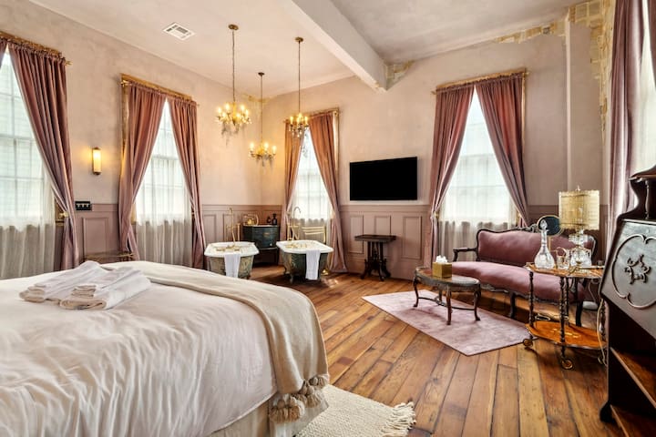 Opulent Art Deco Villa w Pool & Hot Tub 5bd|6.5ba gallery image 3