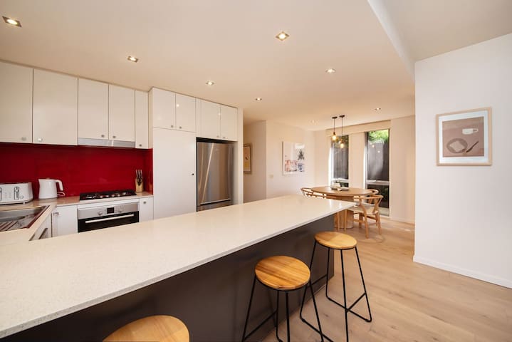 Heart of Hampton by the Beach gallery image 4