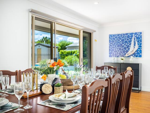 Modern 5-Bedroom House w/ Outdoor Pool @Robertson gallery image 5