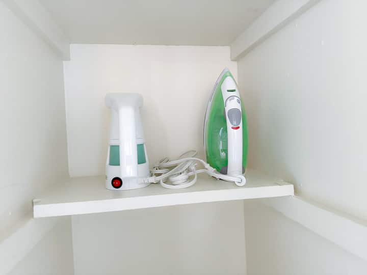 Tërhiqu në një dhomë gjumi të qetë të projektuar për t 'u çlodhur dhe për të pushuar