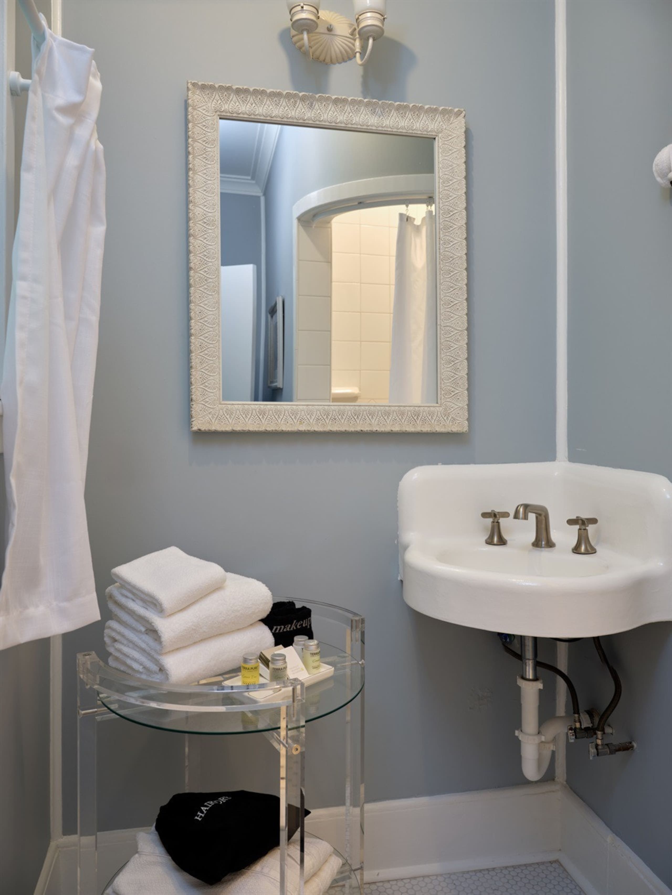 Home in Wailuku · ★5.0 · 1 bedroom · 1 bed · 1 bath - Image 2