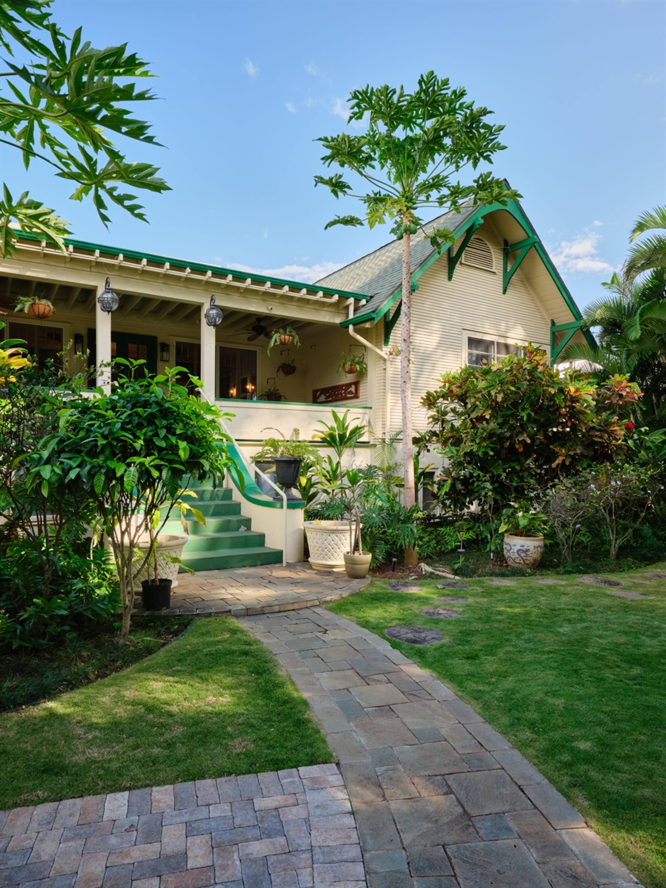 Home in Wailuku · ★4.4 · 1 bedroom · 1 bed · 1 bath - Image 13