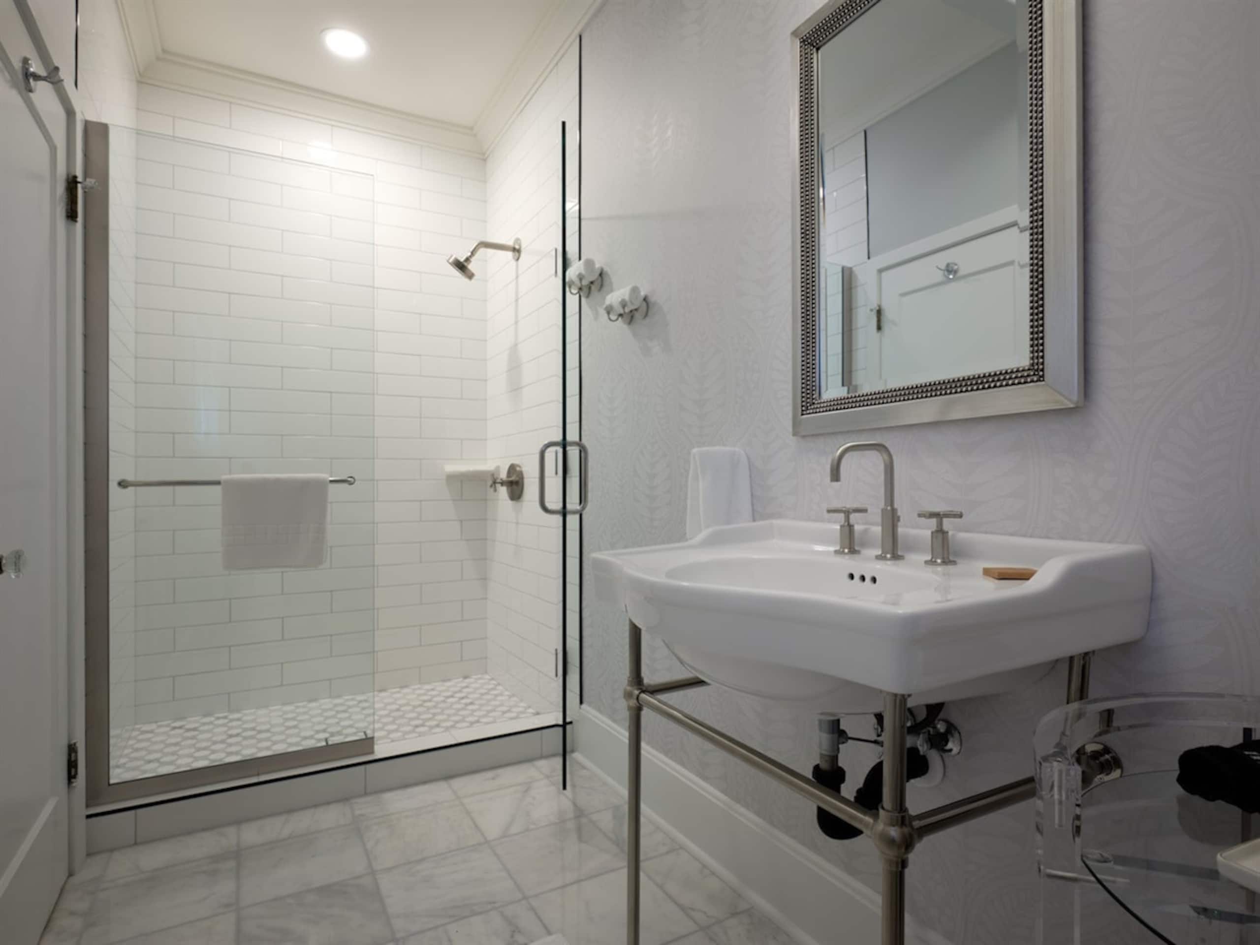 Home in Wailuku · ★4.89 · 1 bedroom · 1 bed · 1 bath - Image 2
