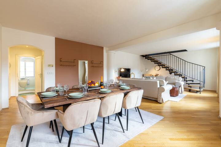 5-bedroom luxury retreat by Charles Bridge gallery image 2