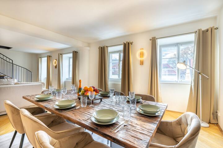 5-bedroom luxury retreat by Charles Bridge gallery image 3