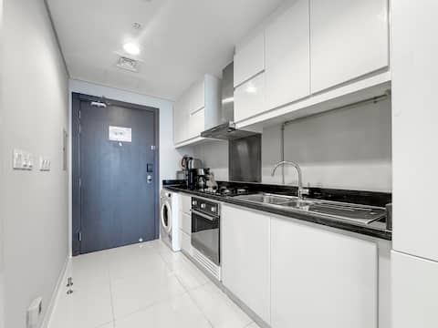 Popular Airbnb listing: Trophy | Golf Course Executive Studio in Al Hebiah Third