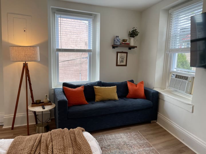Manayunk Studio W/ Deck & Walk To Main St - Cheltenham Township, PA