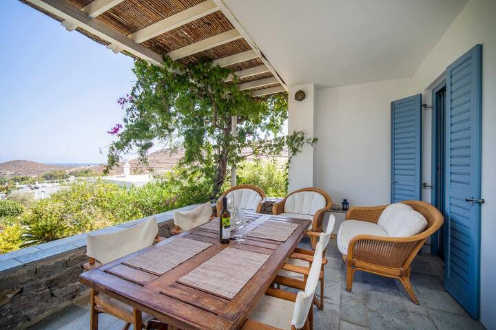 Almira gallery image 2