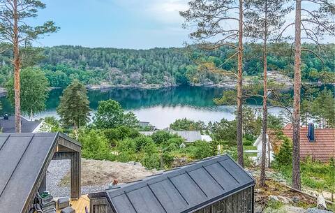 Gorgeous home in Gumøy with kitchen