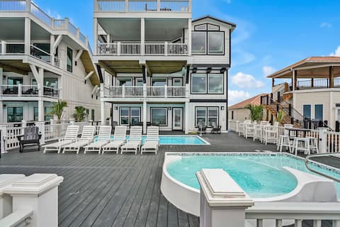 Suite Emotion: 14 BR Oceanfront Oasis!