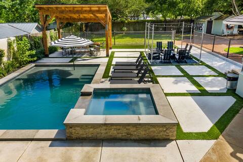 Cloud 9, Pool, Hot tub, Fire pit, Sleeps 18