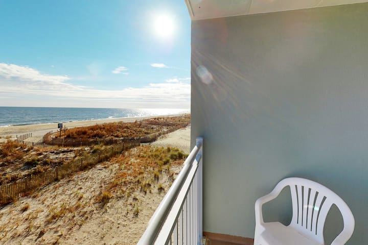 Oceanfront Sunrise Bliss: Balcony, Wifi & W/d - 오션 시티