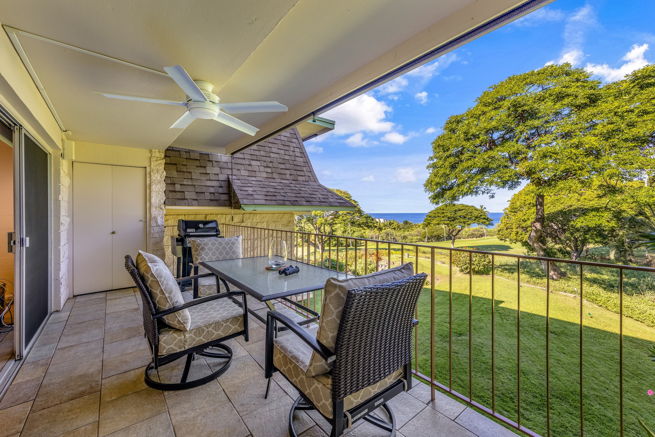 Condo in Kailua-Kona · ★4.6 · 2 bedrooms · 2 beds · 2 private baths - Image 15