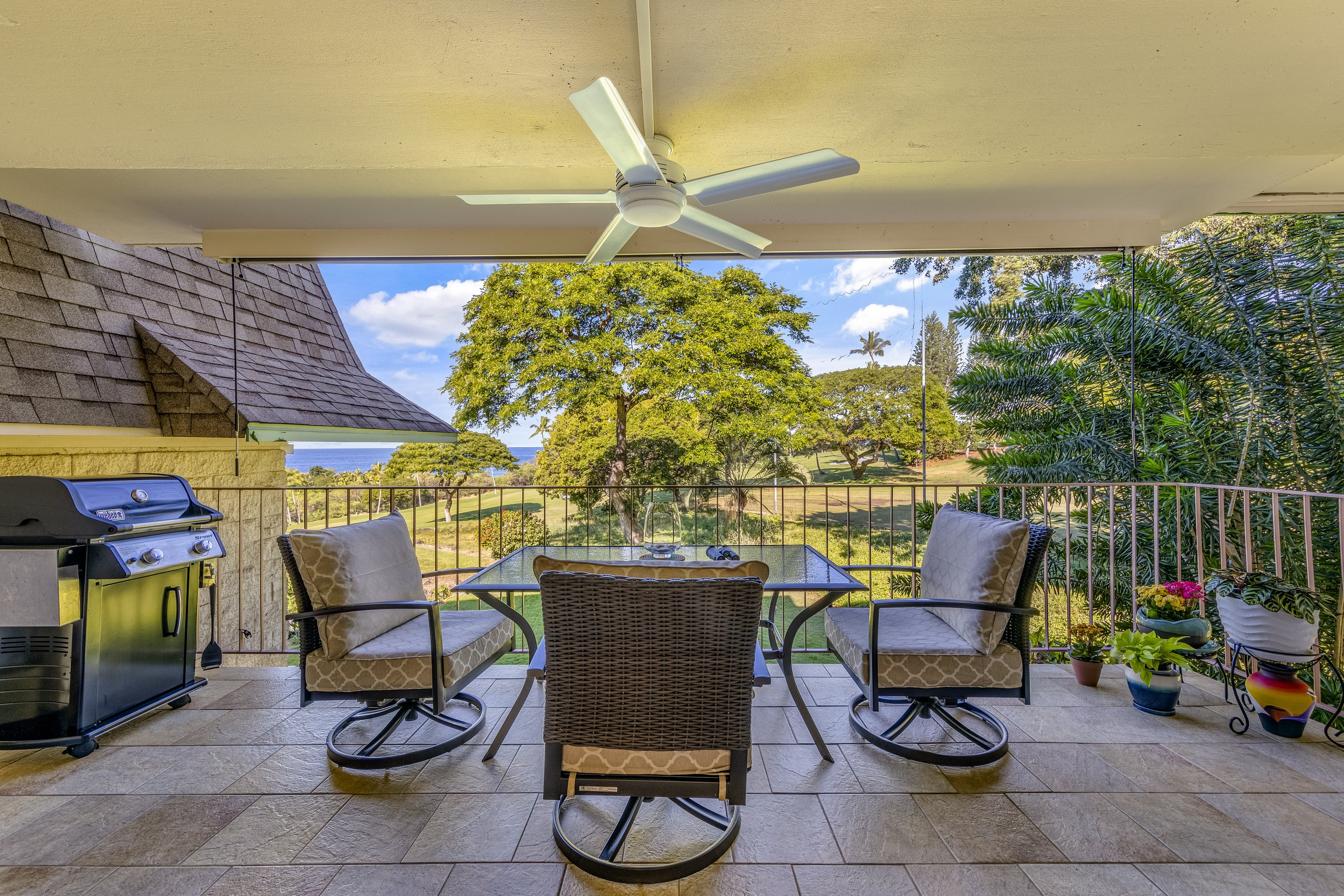 Condo in Kailua-Kona · ★4.6 · 2 bedrooms · 2 beds · 2 private baths - Image 16