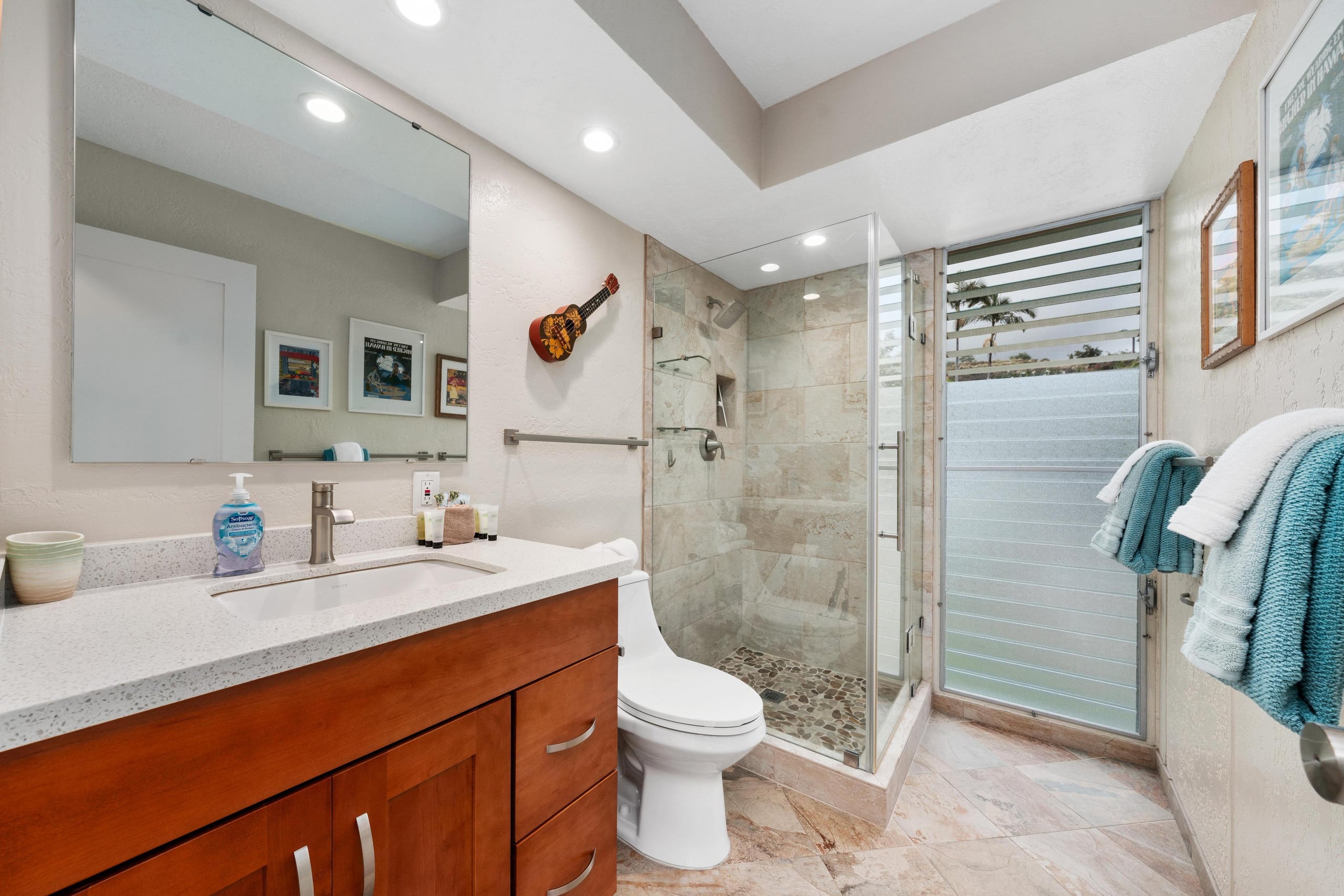 Condo in Kailua-Kona · ★4.6 · 2 bedrooms · 2 beds · 2 private baths - Image 12