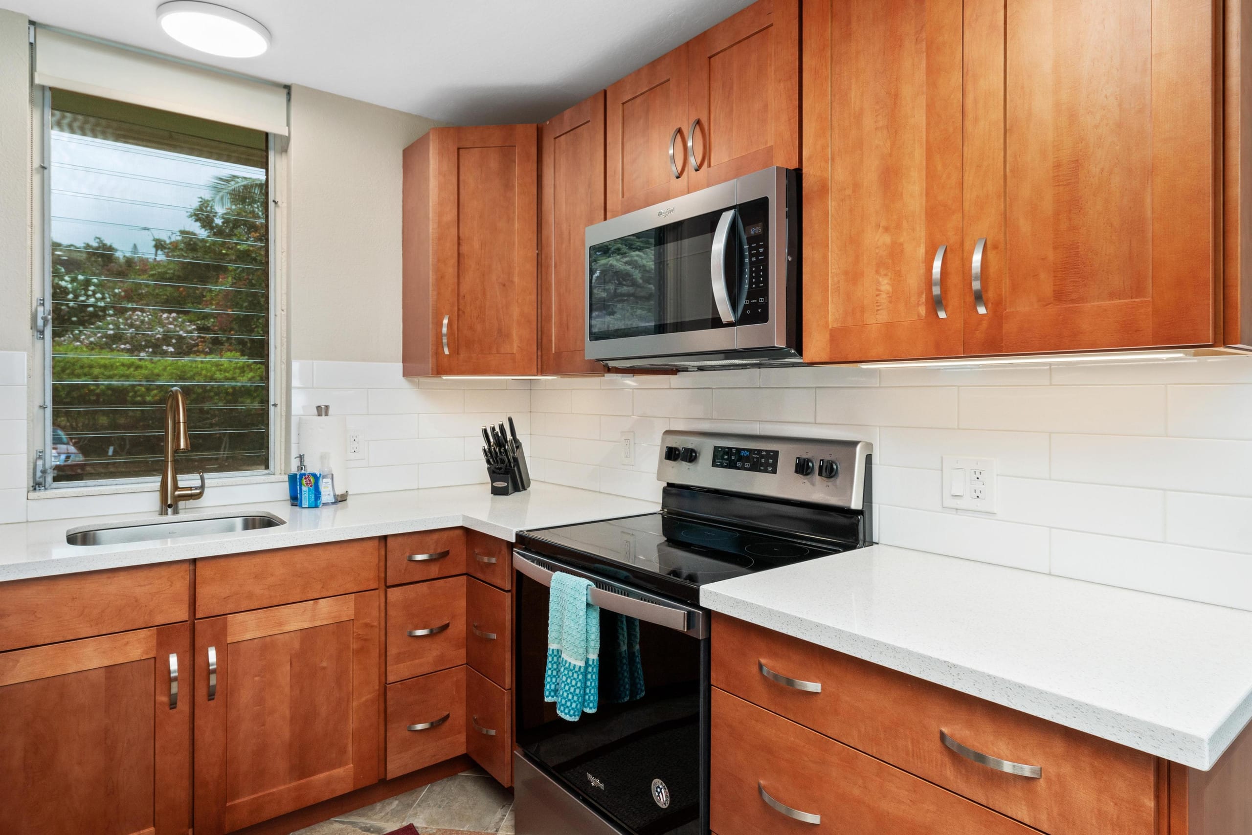 Condo in Kailua-Kona · ★4.6 · 2 bedrooms · 2 beds · 2 private baths - Image 4