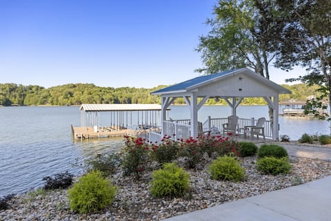 Lake Mansion On The Hill W/ Panoramic Views & Dock