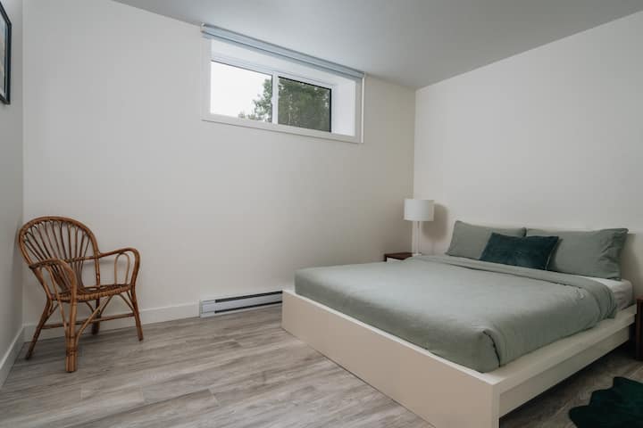 спална соба со 1 брачен кревет (широк 150-179 см) 