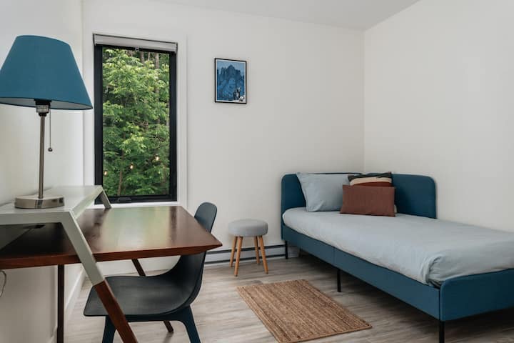 спална соба со 1 единечен кревет