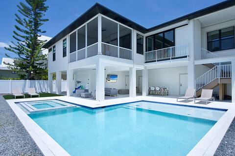 Brand New 5BR + Den Home-Funky Conch