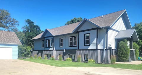 StayCation in Arnolds Park-Sleeps 33