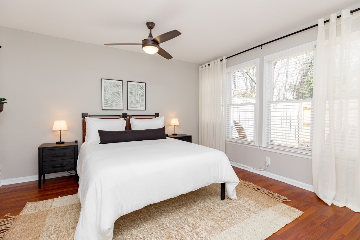 Spavaća soba 3 s bračnim krevetom i TV-om [dolje | stražnja soba]