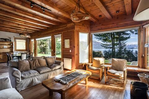 BOG Inalafquen | house with lake coast
