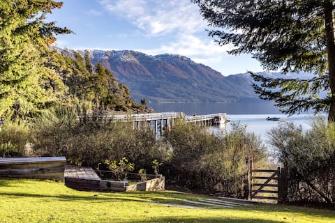 BOG Inalafquen | house with lake coast