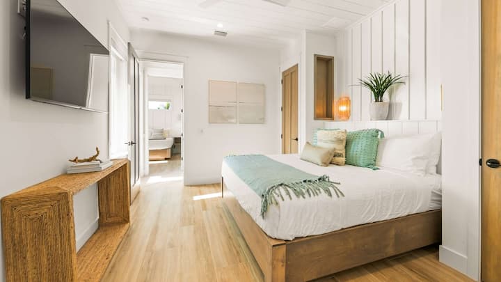 Dormitorio 6 - Cama tamaño king y baño privado