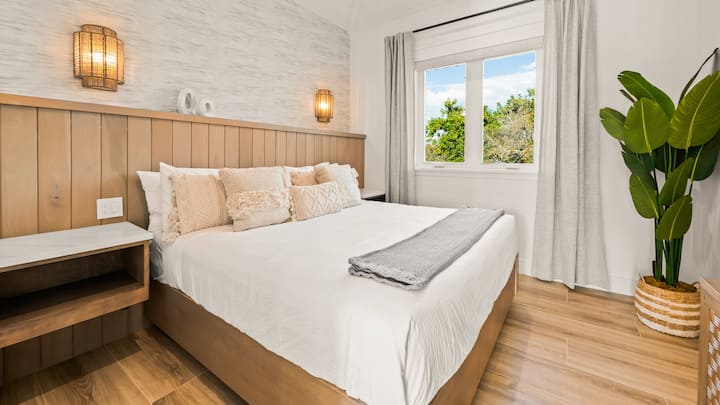 Bedroom 4 - King Size Bed and En-Suite Bathroom