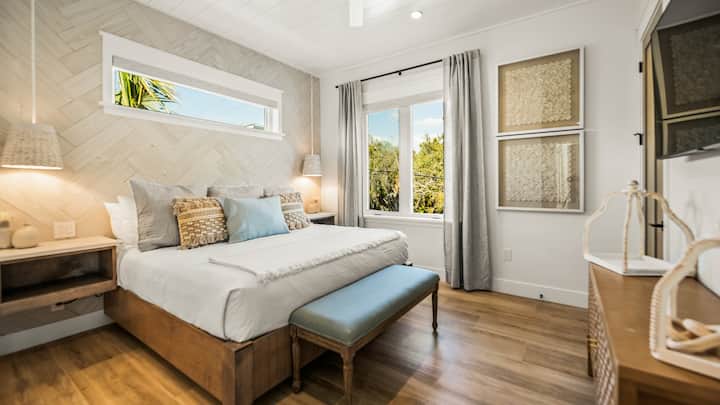 Bedroom 2 - King Size Bed and En-Suite Bathroom