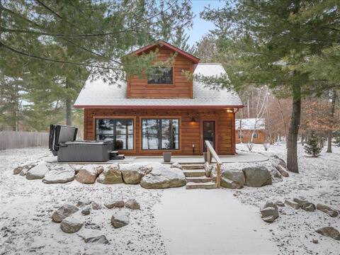 North Loon-Charming|Kayaks|SUPs|Hot tub|Firepit