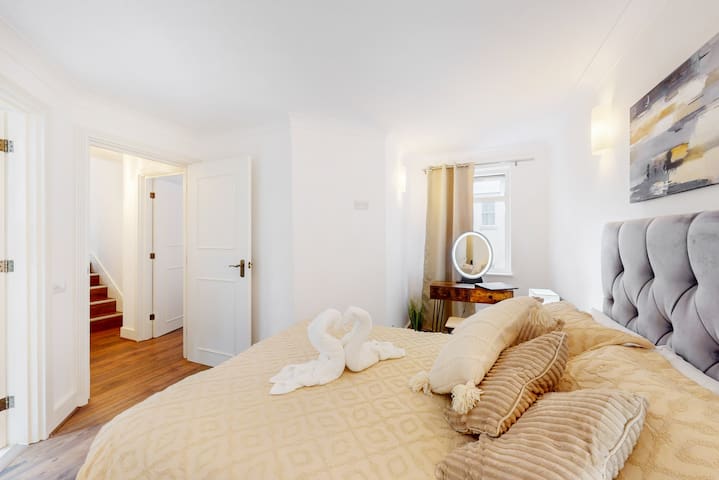 Luxury Two Bedroom apartment with Two Bathrooms