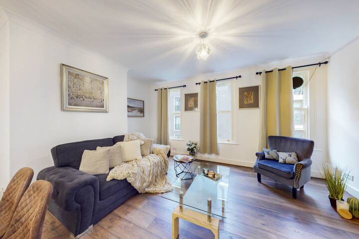 Luxury Two Bedroom apartment with Two Bathrooms gallery image 2