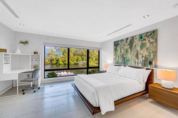 Waterfront Masterpiece Grand Heated Pool Seabreeze gallery image 4