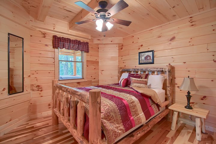 ห้องนอนควีนไซส์ส่วนตัว 1 ชั้นหลัก