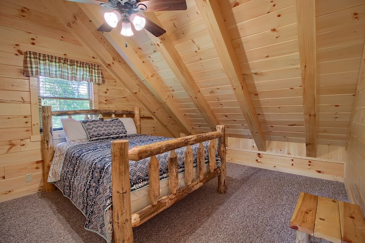 ห้องนอนควีนไซส์ 3 ส่วนตัวในชั้นลอฟท์