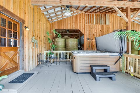 Clarkesville 'Rustic Hideaway' on 38-Acre Farm!