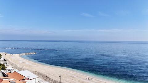 N276 - Numana, Spiaggiola beach front apartment