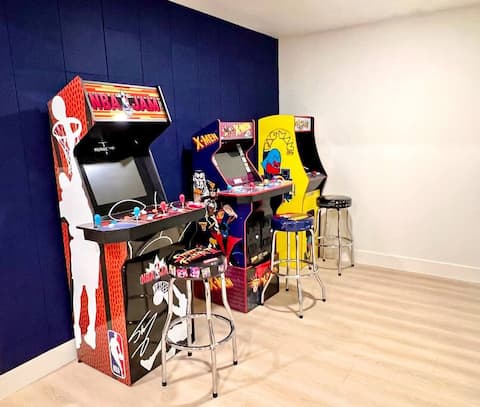 Theater, Shuffleboard, Arcade! New Home Sleeps 20+