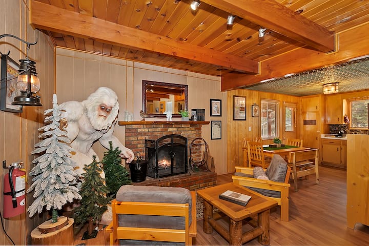 Sasquatch Cottage:fun & Enchanting Themed Cabin! - Big Bear, CA