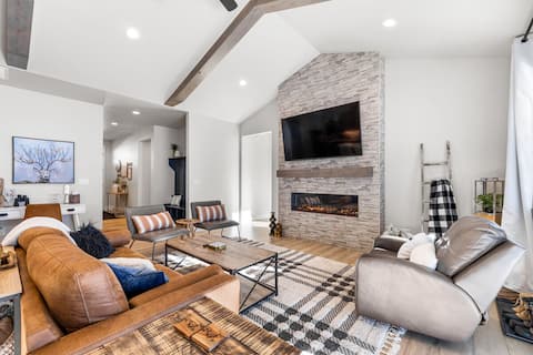 New Mtn Bluebird-walk to lake, golf, town-game Rm