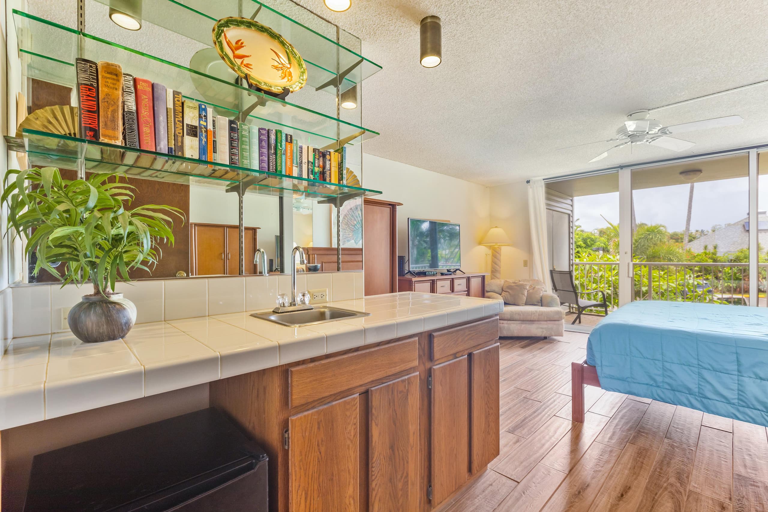 Condo in Princeville · ★4.72 · 1 bedroom · 2 beds · 2 private baths - Image 12