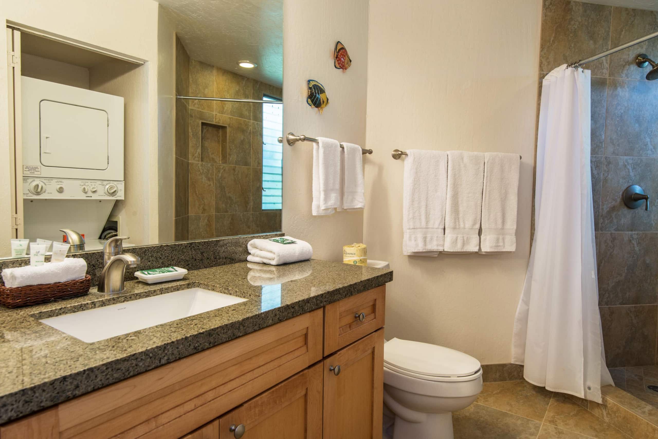 Condo in Princeville · ★4.73 · 1 bedroom · 3 beds · 2 private baths - Image 8
