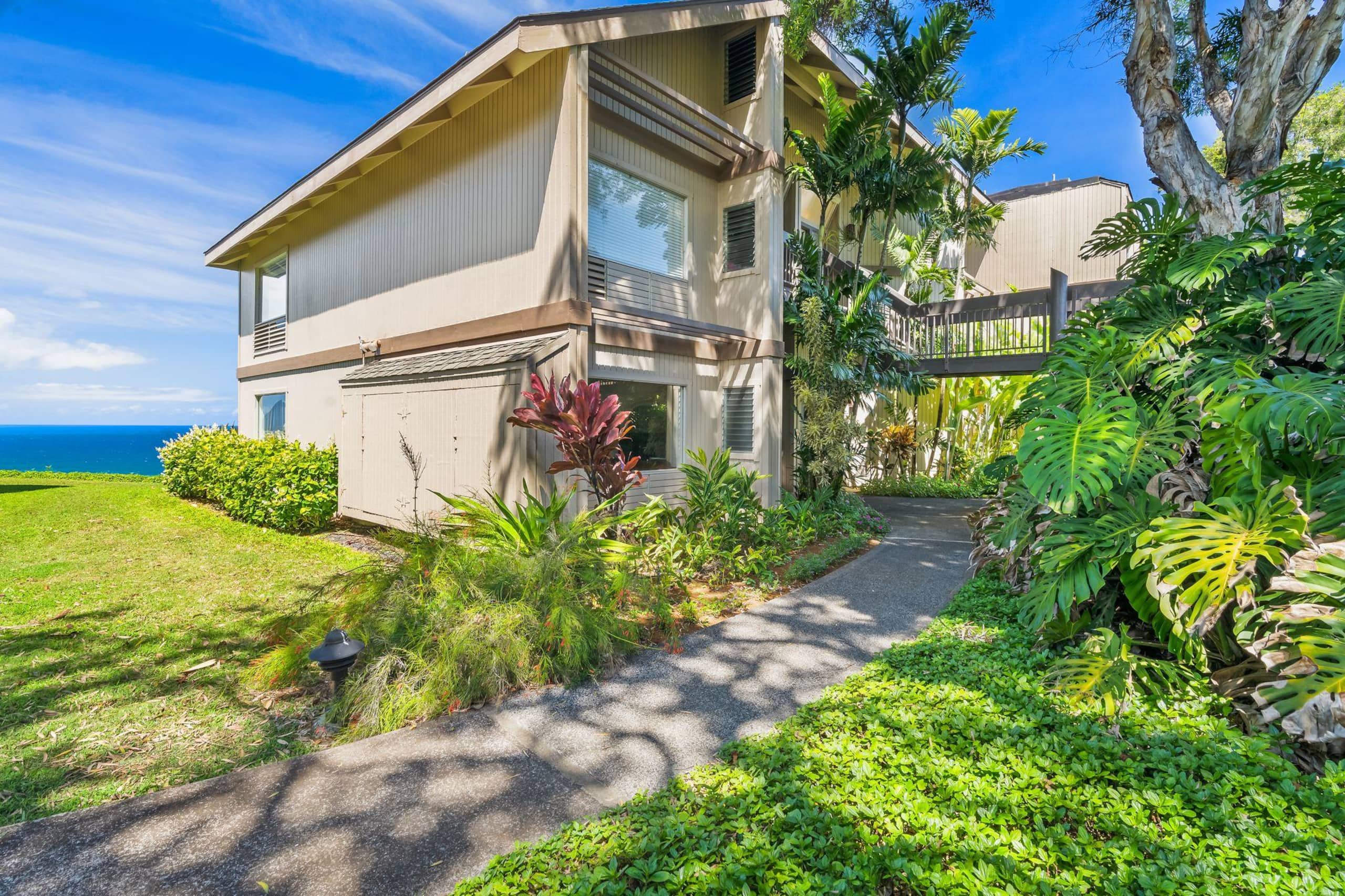 Condo in Princeville · ★4.84 · 2 bedrooms · 2 beds · 2 baths - Image 22