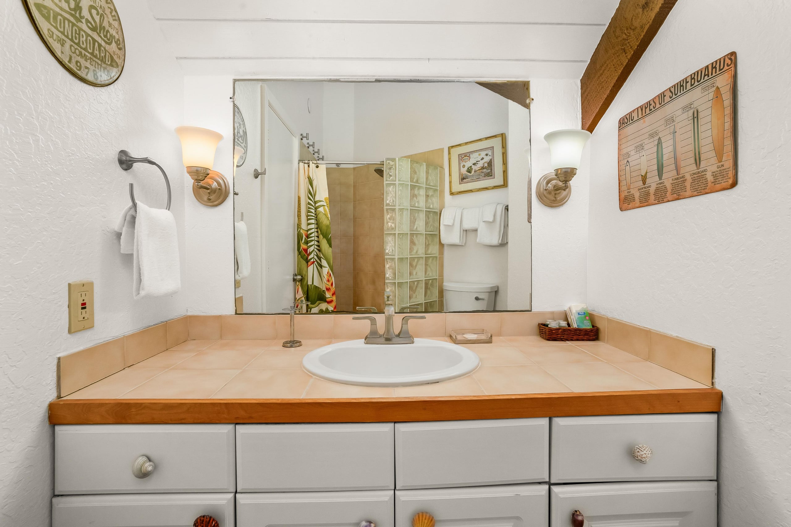 Condo in Princeville · ★4.74 · 2 bedrooms · 2 beds · 2 baths - Image 16